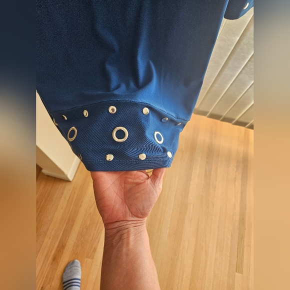 EUC gorgeous Emma & Michele shift dress with bell sleevss - Picture 3 of 6